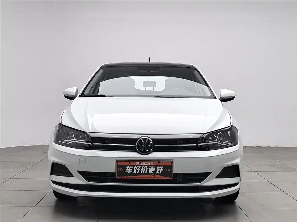 Volkswagen Polo 2023 Facelift Plus 1.5L Auto Chroma Tech Edition фото 3