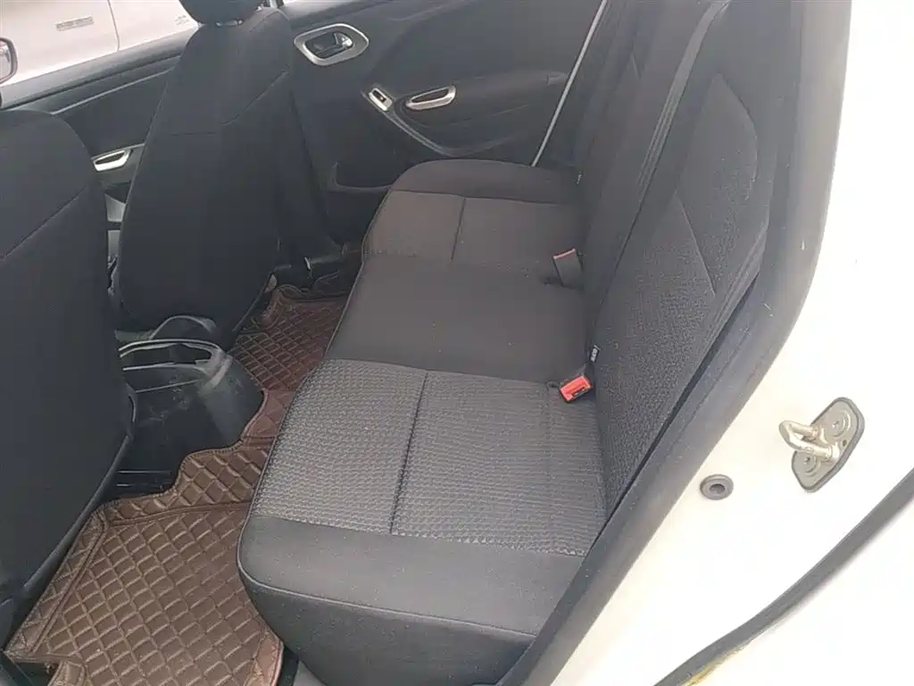 Peugeot 301 2014 1.6L Manual Comfort Edition фото 17