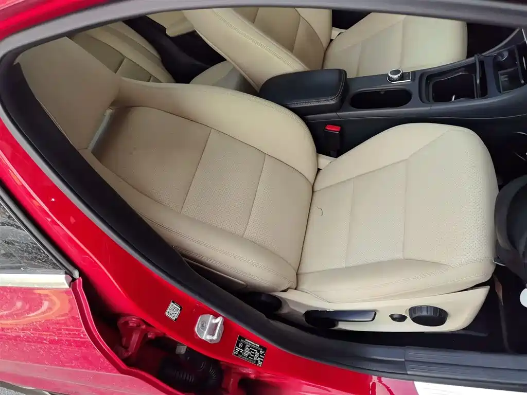 Mercedes-Benz GLA 2015 GLA 220 4MATIC Fashion Edition фото 17