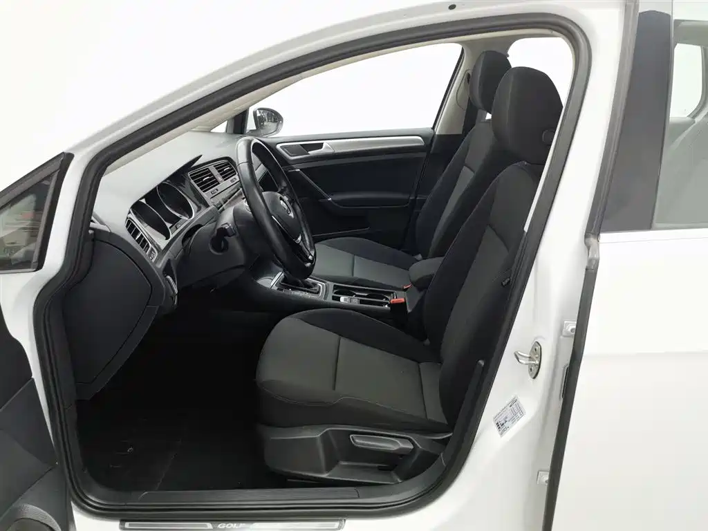 Volkswagen Golf 2020 200TSI DSG Comfort Progressive Edition фото 10