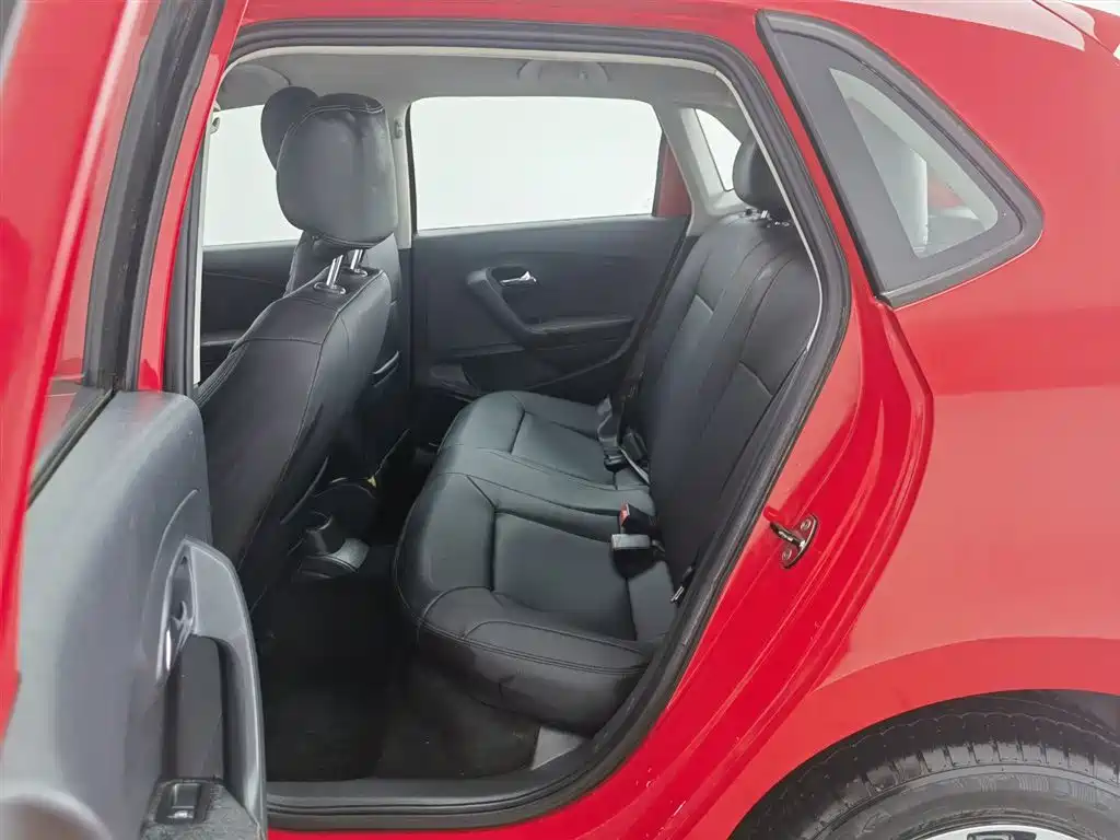 Volkswagen Polo 2013 1.4L Manual Trend Edition фото 15