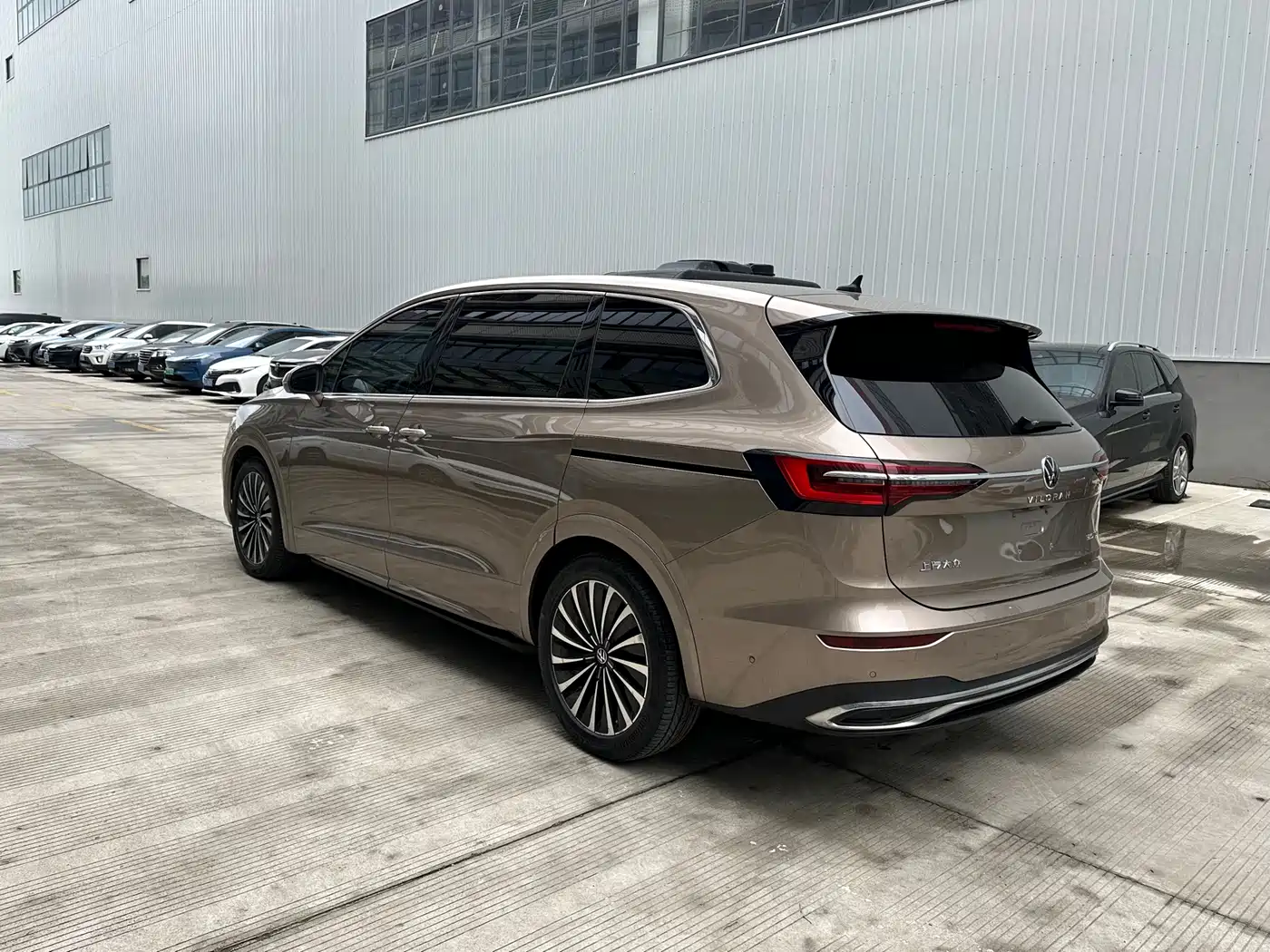 Volkswagen Viloran 2020 380TSI Premium фото 6