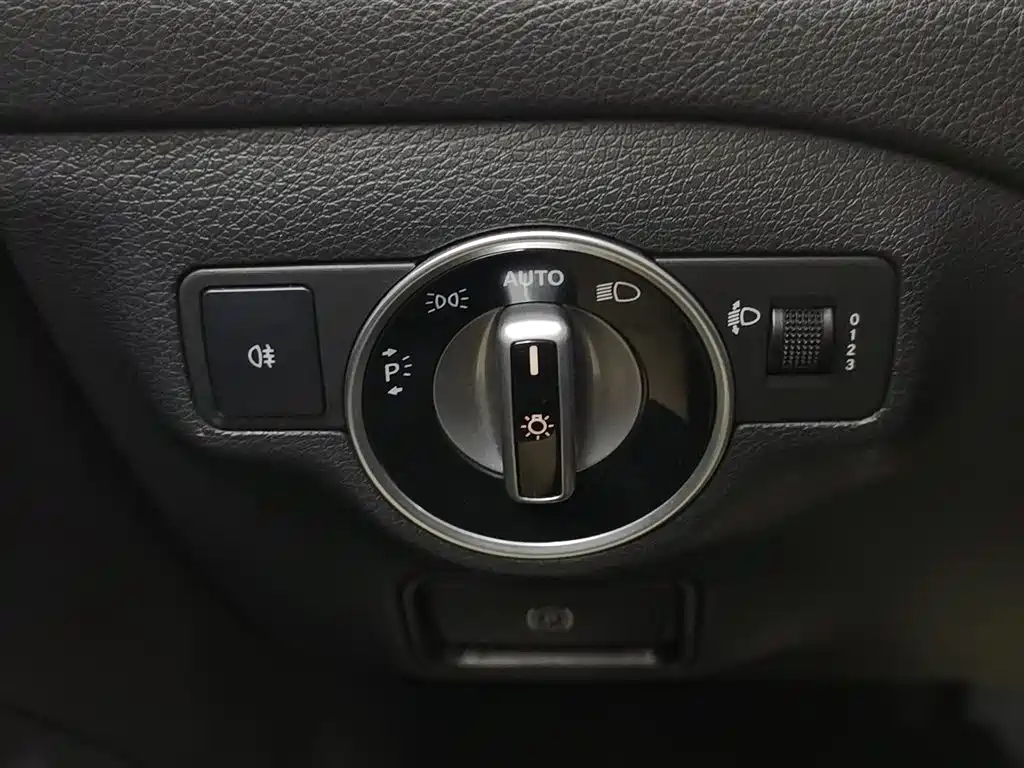 Mercedes-Benz CLA (Import) 2017 CLA 200 Dynamic фото 21