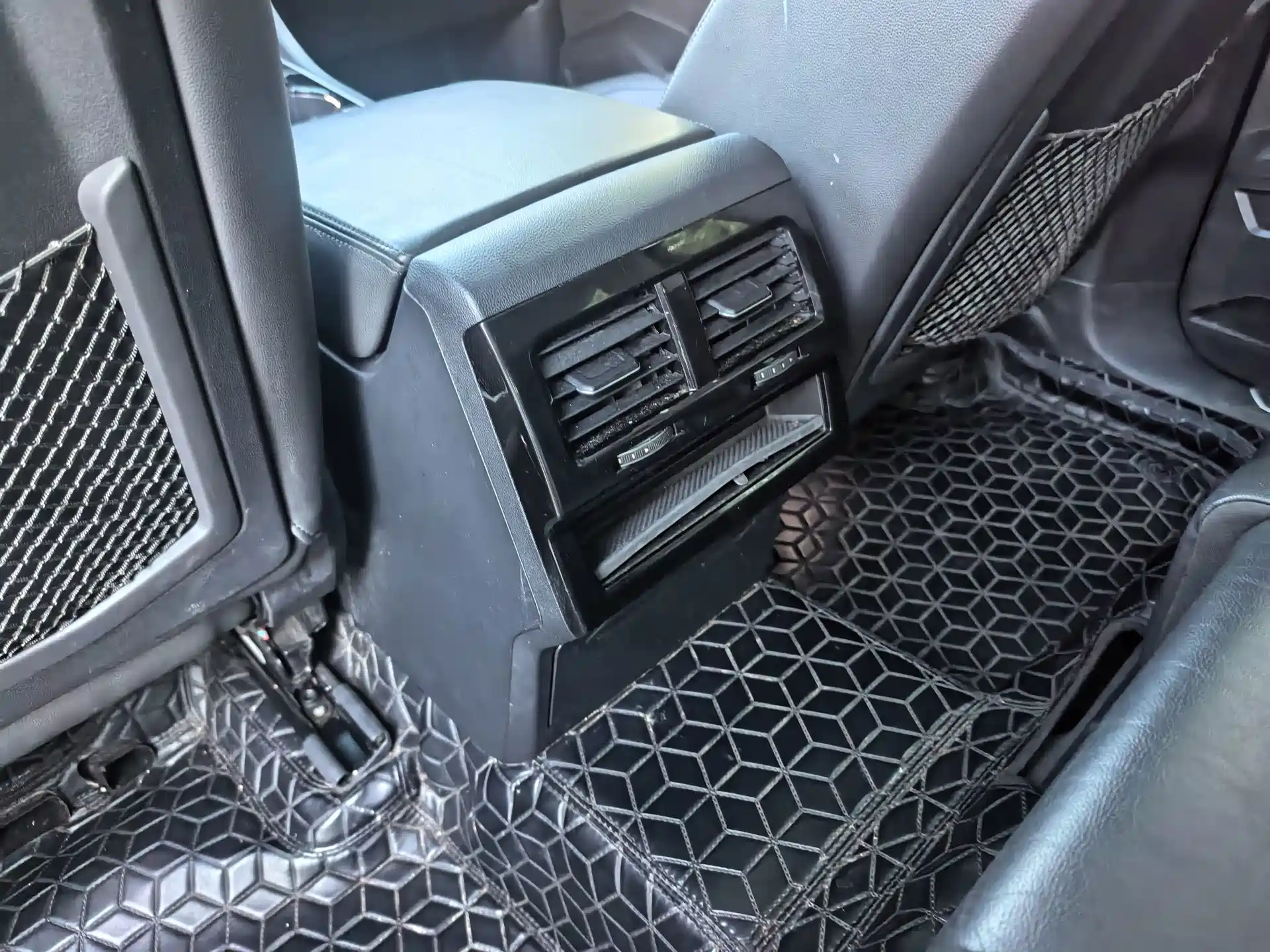 Фото 14 - Volkswagen Touareg