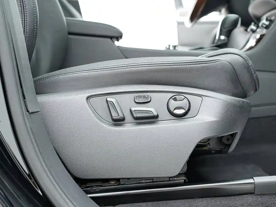 Volkswagen Touareg 2013 2011 3.0TSI Hybrid