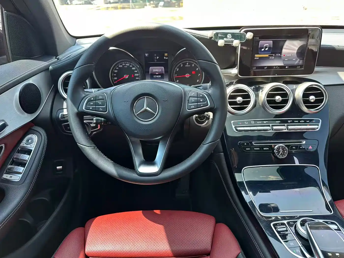 Mercedes-Benz GLC Coupe 2017 GLC 200 4MATIC Coupe SUV фото 4