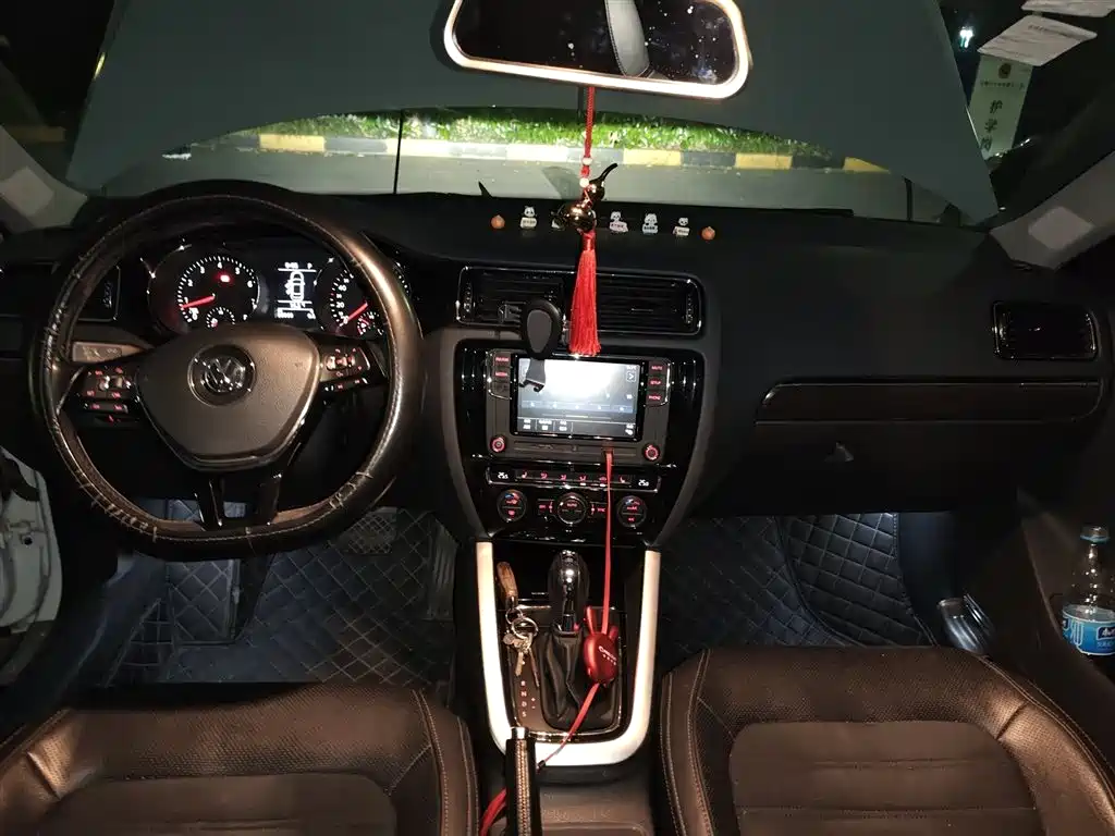 Volkswagen Sagitar 2017 230TSI Automatic Luxury фото 13
