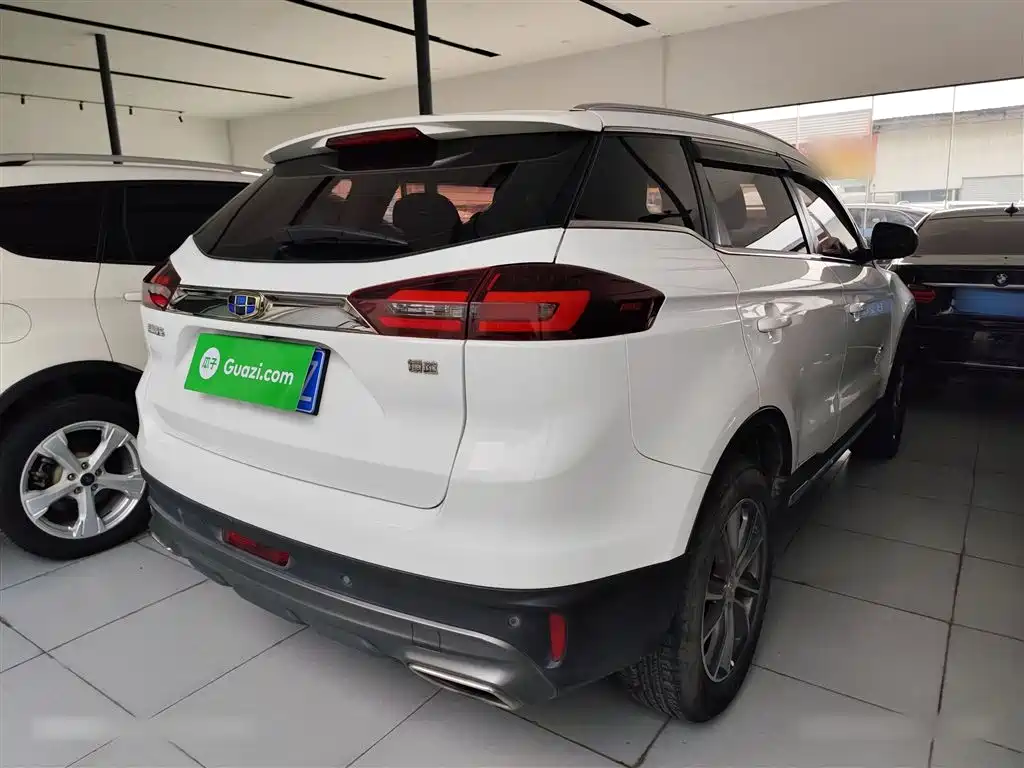 Фото 7 - Geely Atlas