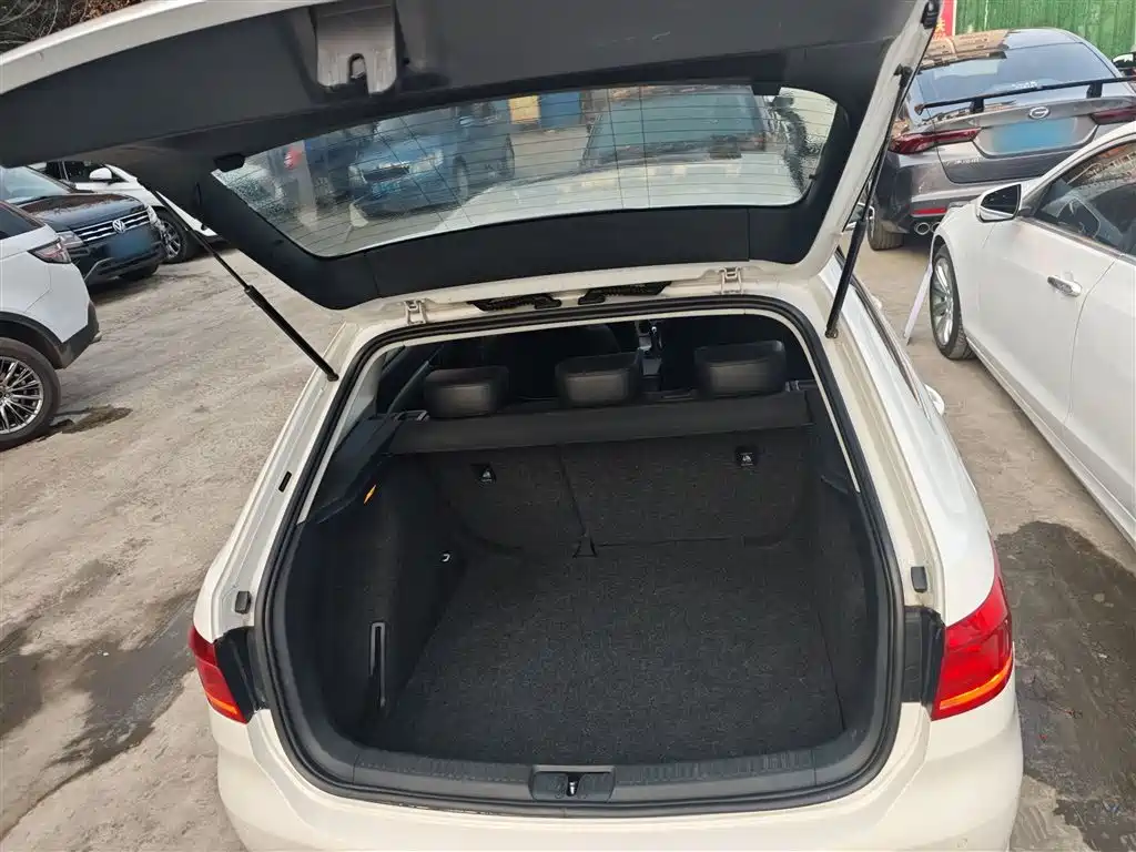 Volkswagen Lavida Tour 2013 1.6L Automatic Comfort фото 19