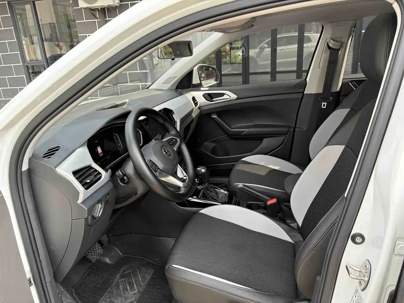 Volkswagen Tanying 2021 1.5L Automatic Smart Connect Edition фото 7