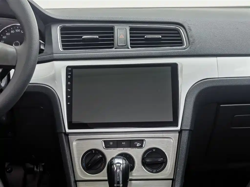 Volkswagen Lavida 2013 Facelift Classic 1.6L Automatic Comfort фото 12