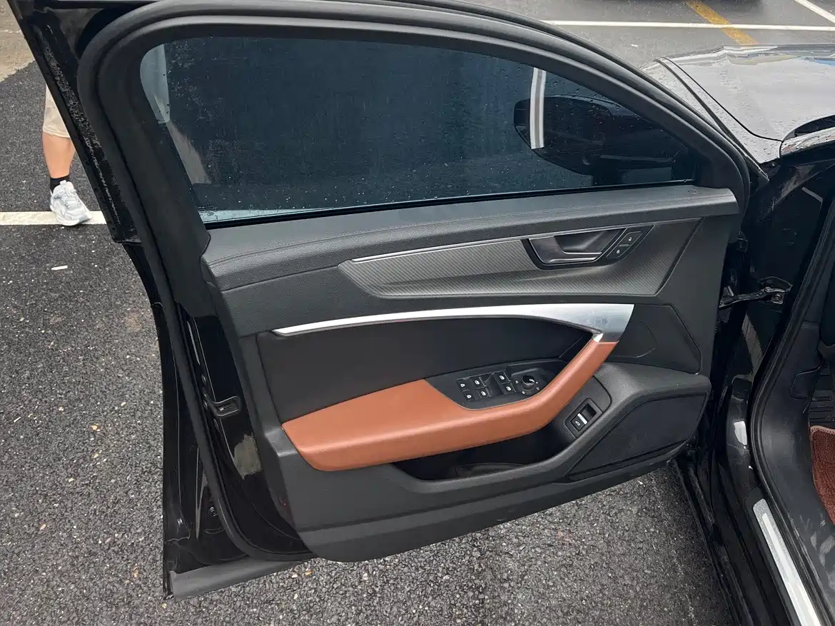 Photo 8 - Audi A6L