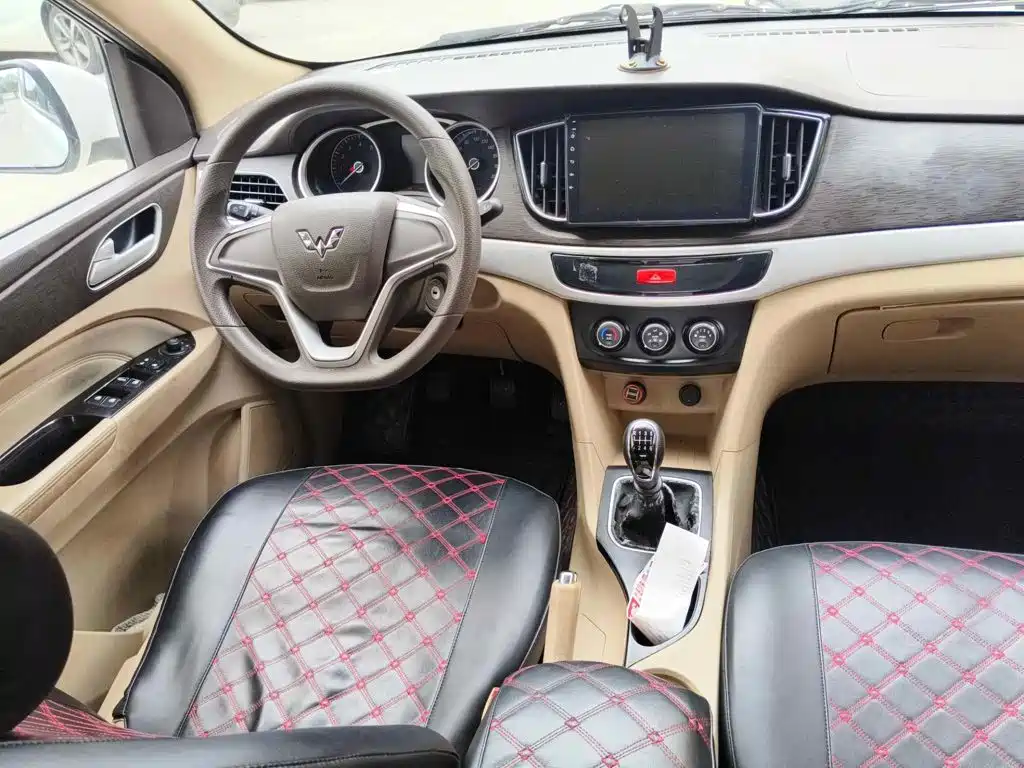 Wuling Motors Wuling 730 2021 2020 Commercial Vehicle 1.5L Manual Premium Edition 7-Seater