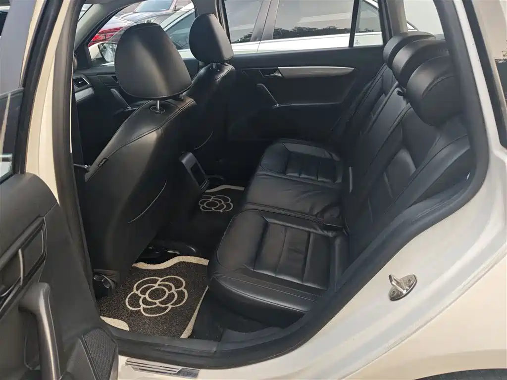 Volkswagen Lavida Tour 2013 1.6L Automatic Comfort фото 17