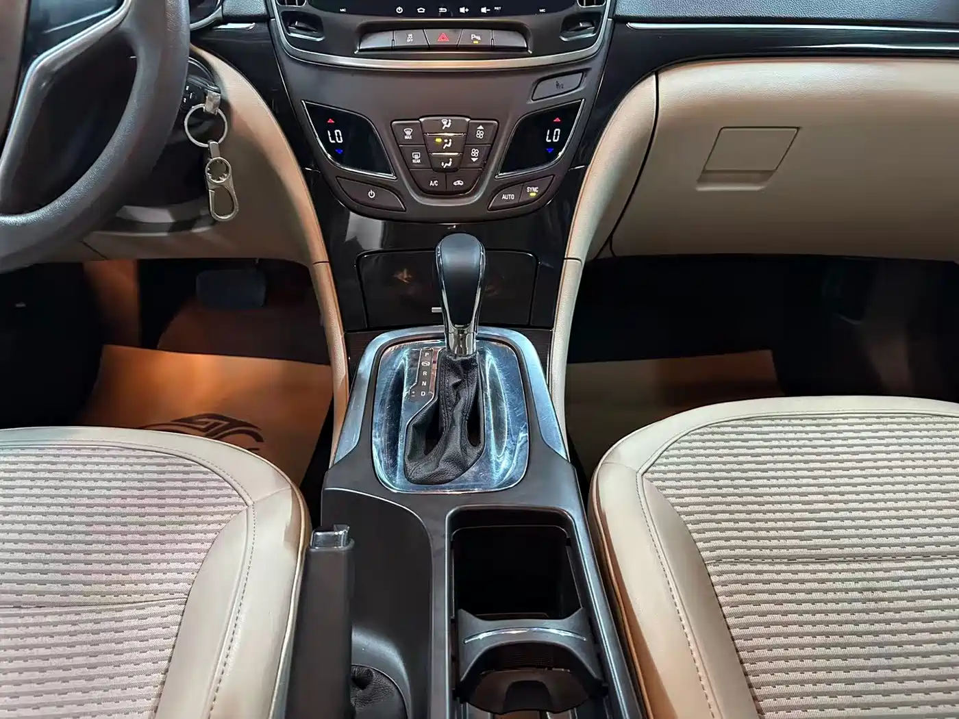 Buick Regal 2015 2.0L Leading Fashion Model фото 12