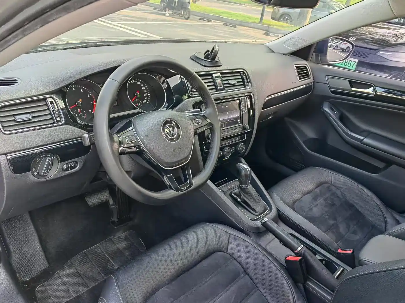Volkswagen Sagitar 2018 280TSI DSG Luxury фото 4