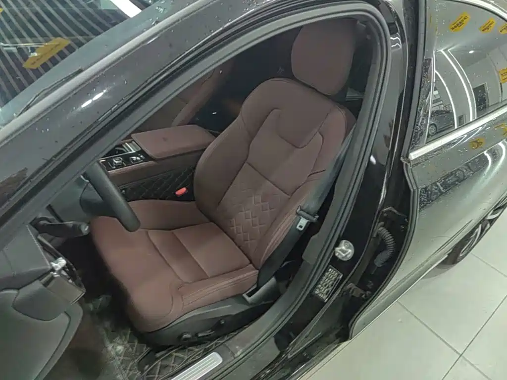 Photo 15 - Volvo S90