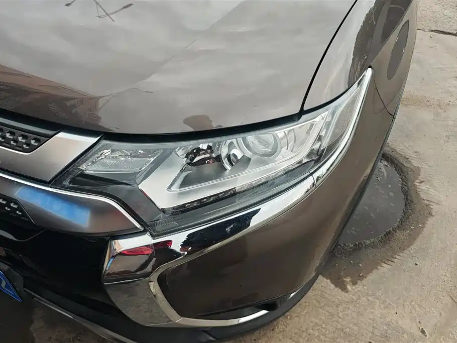 Mitsubishi Outlander 2020 2.0L 2WD Premium 5-seater фото 5