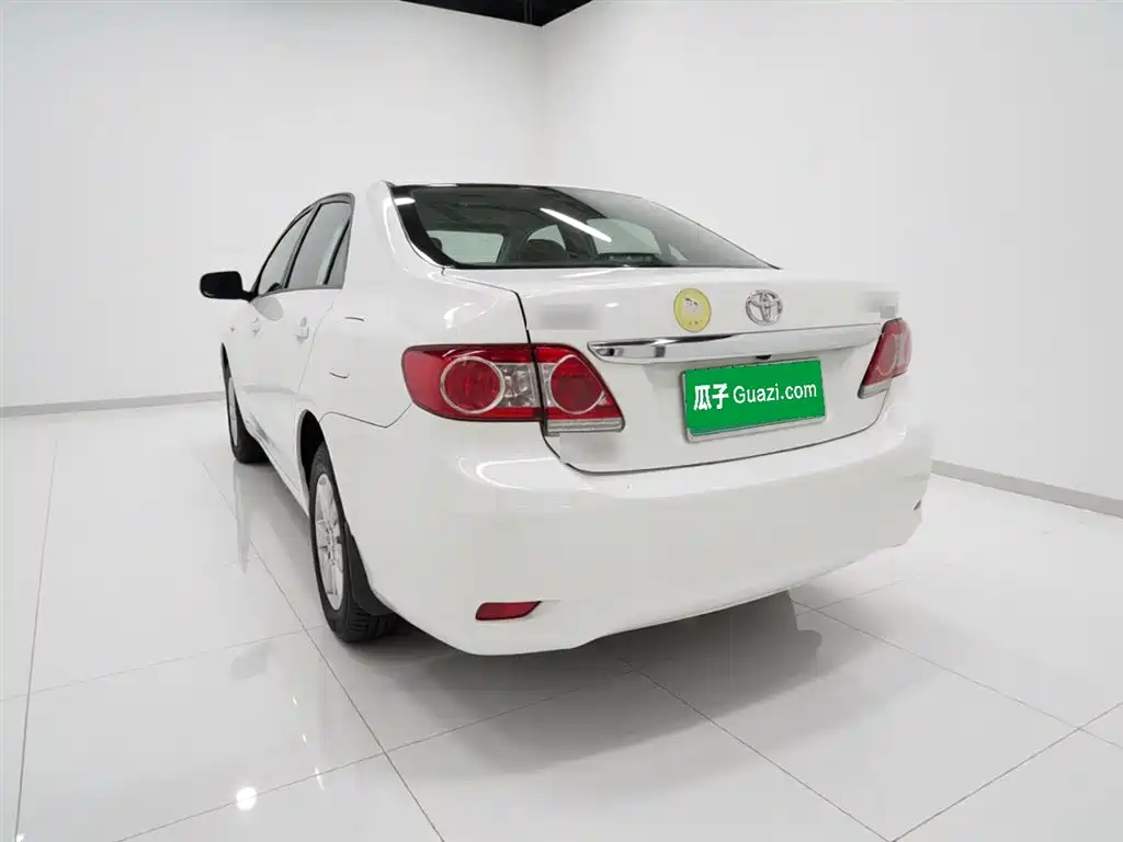 Toyota Corolla 2013 Special Edition 1.6L Auto Ultimate Cool GL фото 4