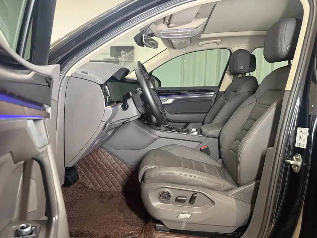 Фото 22 - Volkswagen Touareg