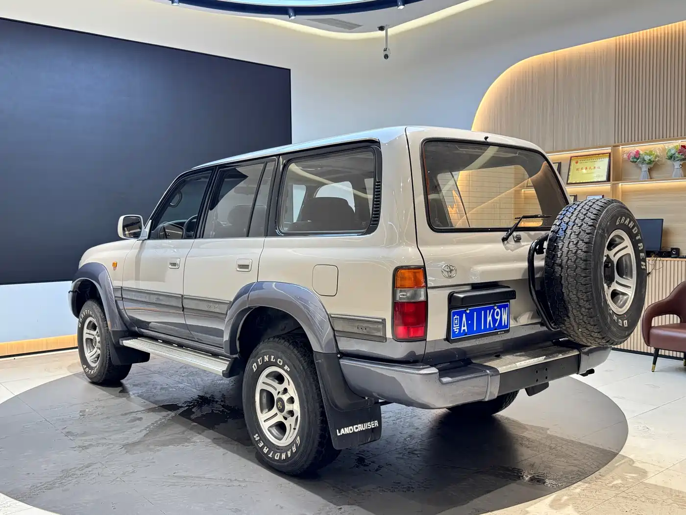 Toyota Land Cruiser (Import) фото 6