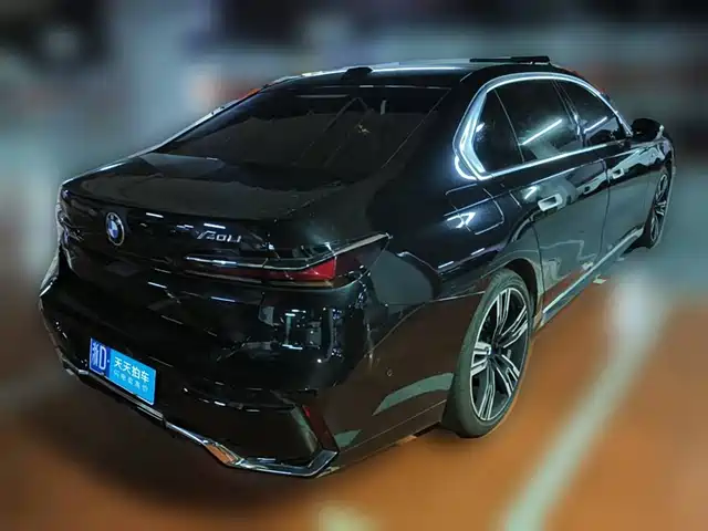 BMW 7 Series 2023 Model 740Li Leading M Sport Package — фото 2