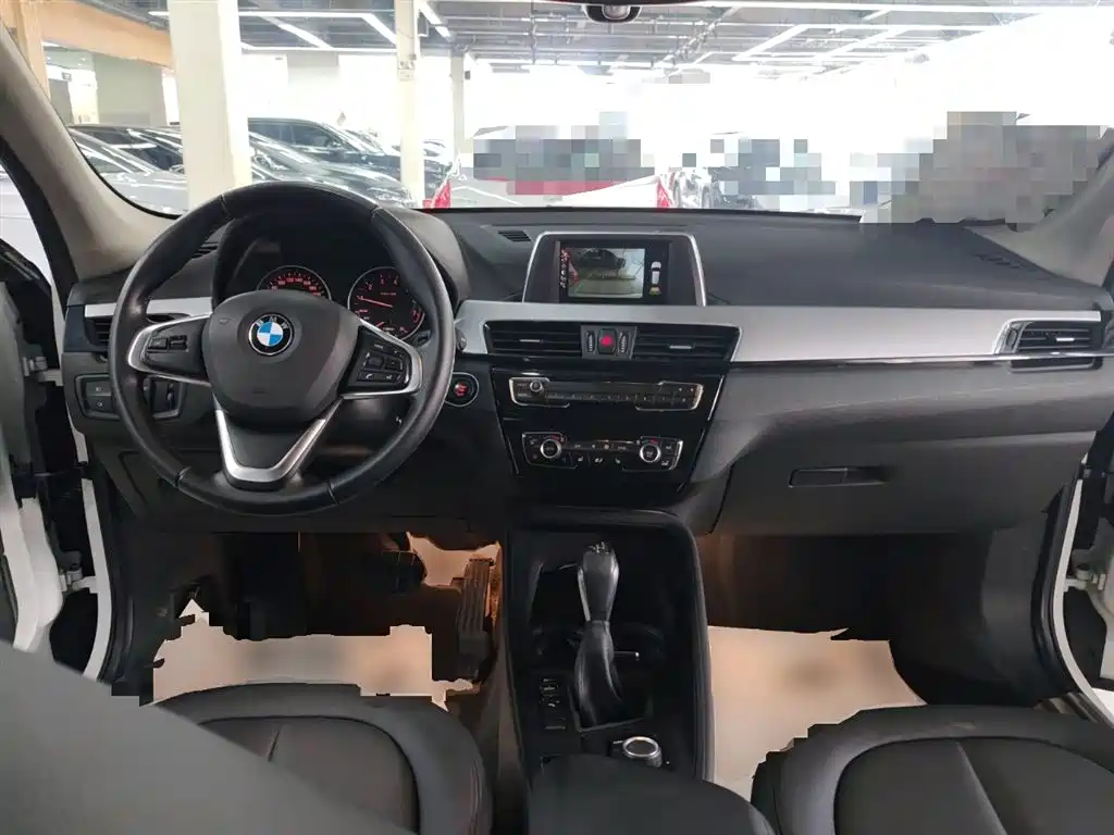 BMW X1 2016 sDrive18Li Premium Model фото 10