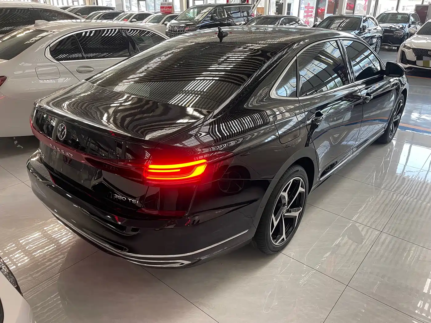 Volkswagen Passat 2025 Outstanding 380TSI Starlight Dragon Soaring Edition фото 14