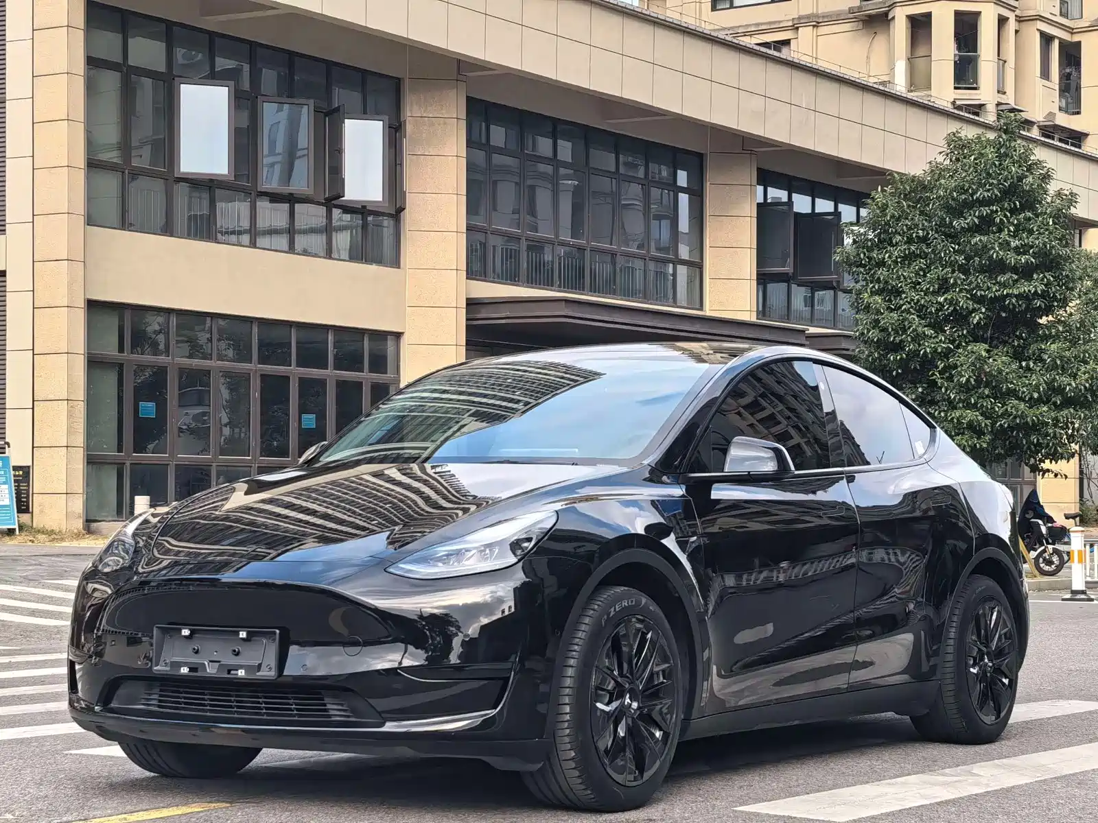 Фото 1 - Tesla Model Y