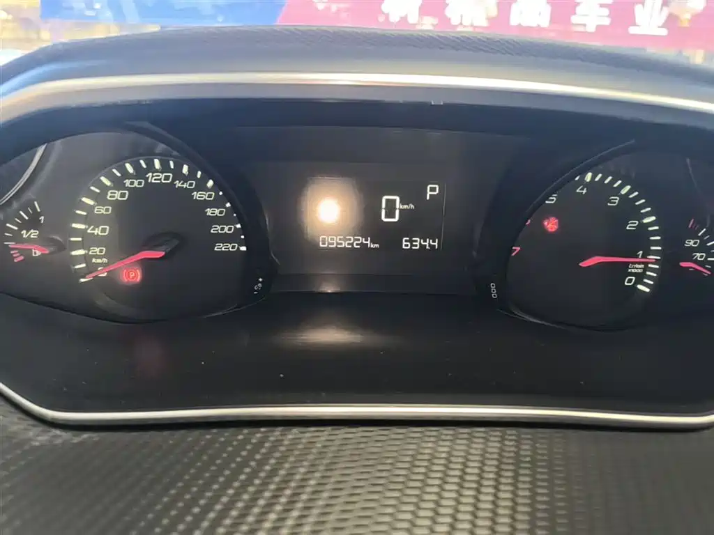 Peugeot 308 2016 1.6L Automatic Luxury фото 12