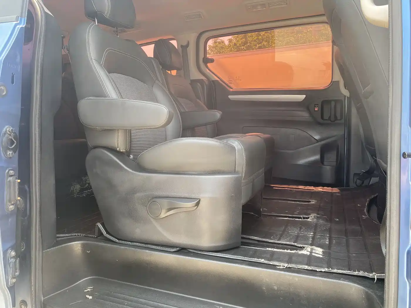 SAIC Maxus Maxus G10 2018 PLUS 2.0T Automatic Executive Edition фото 11