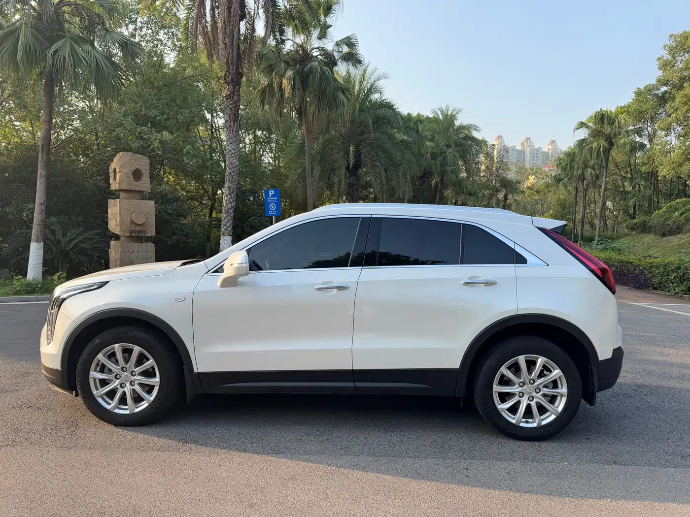 CADILLAC XT4