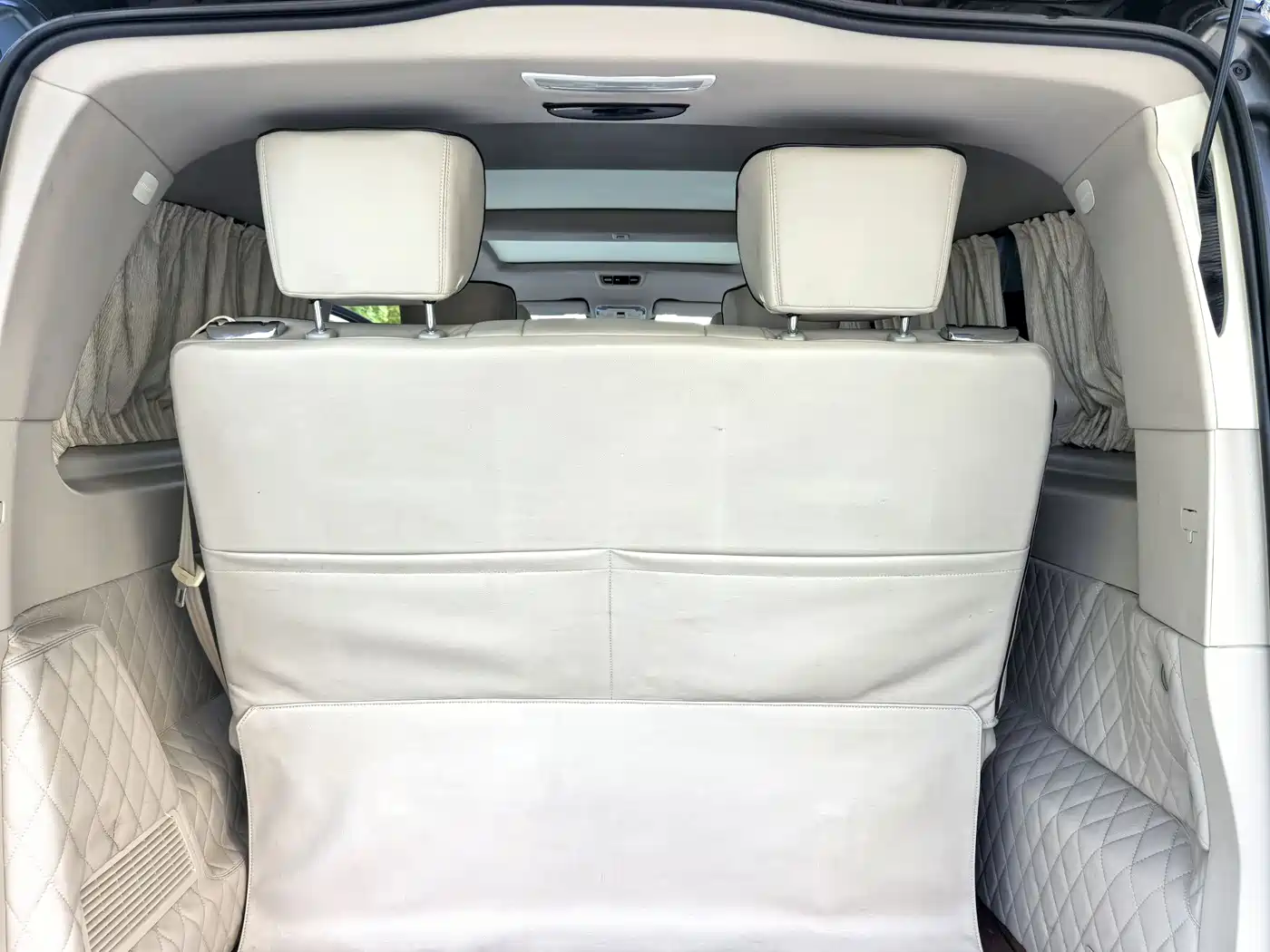 Mercedes-Benz V-Class 2017 Model V 260 L Premium Extended Edition фото 17