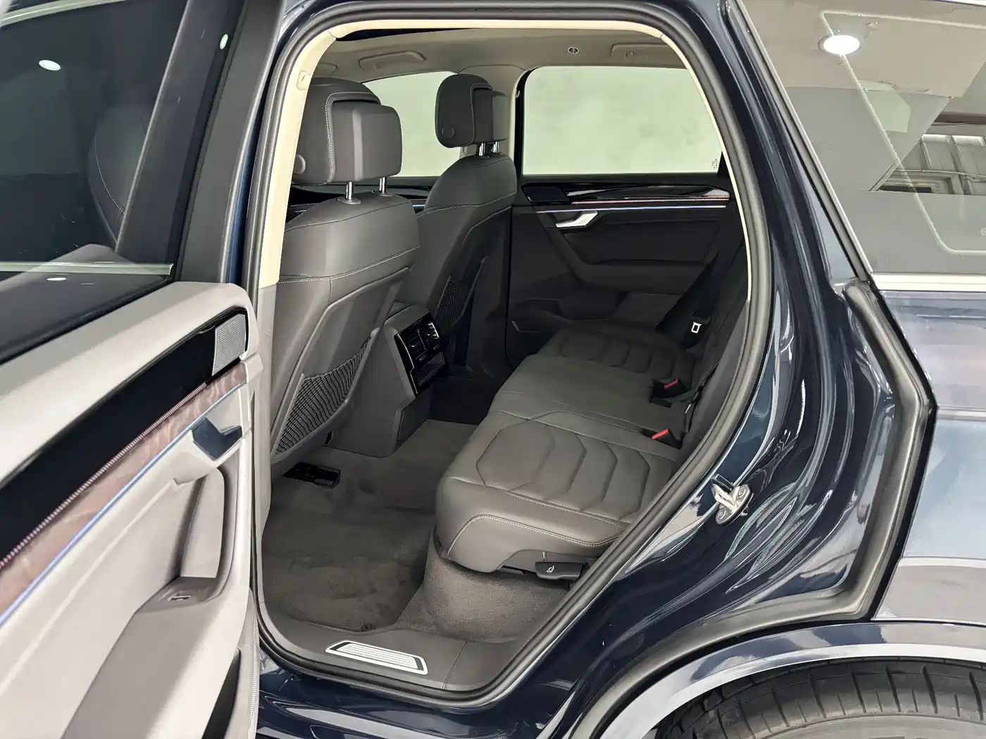 Volkswagen Touareg 2025 Facelift 2.0TSI RY Edition фото 23
