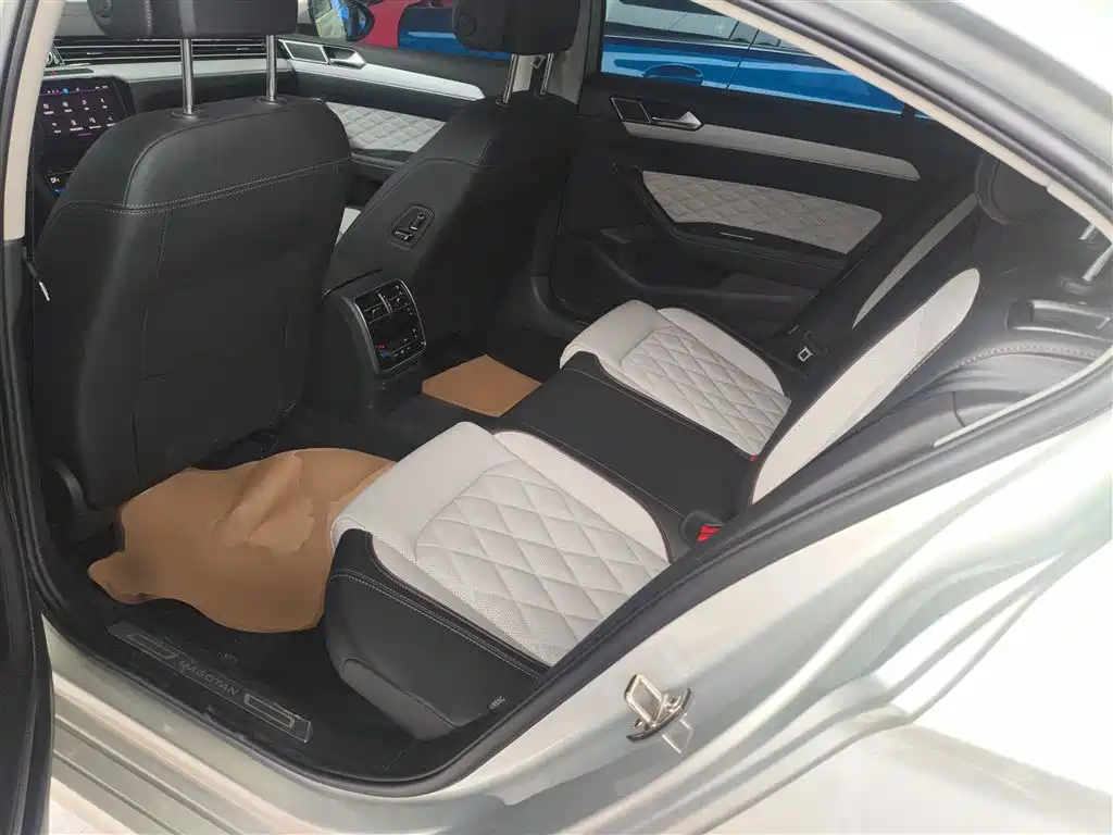 Volkswagen Magotan 2023 Model 2 Million Commemorative Edition 330TSI DSG Luxury фото 13
