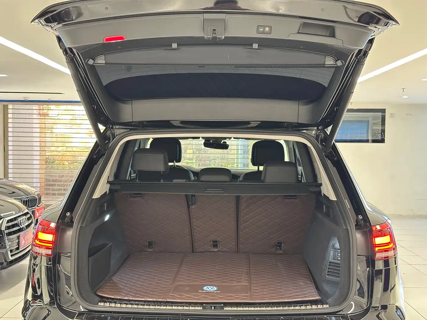Volkswagen Touareg 2019 2.0TSI Sharp Wing Edition China VI фото 8
