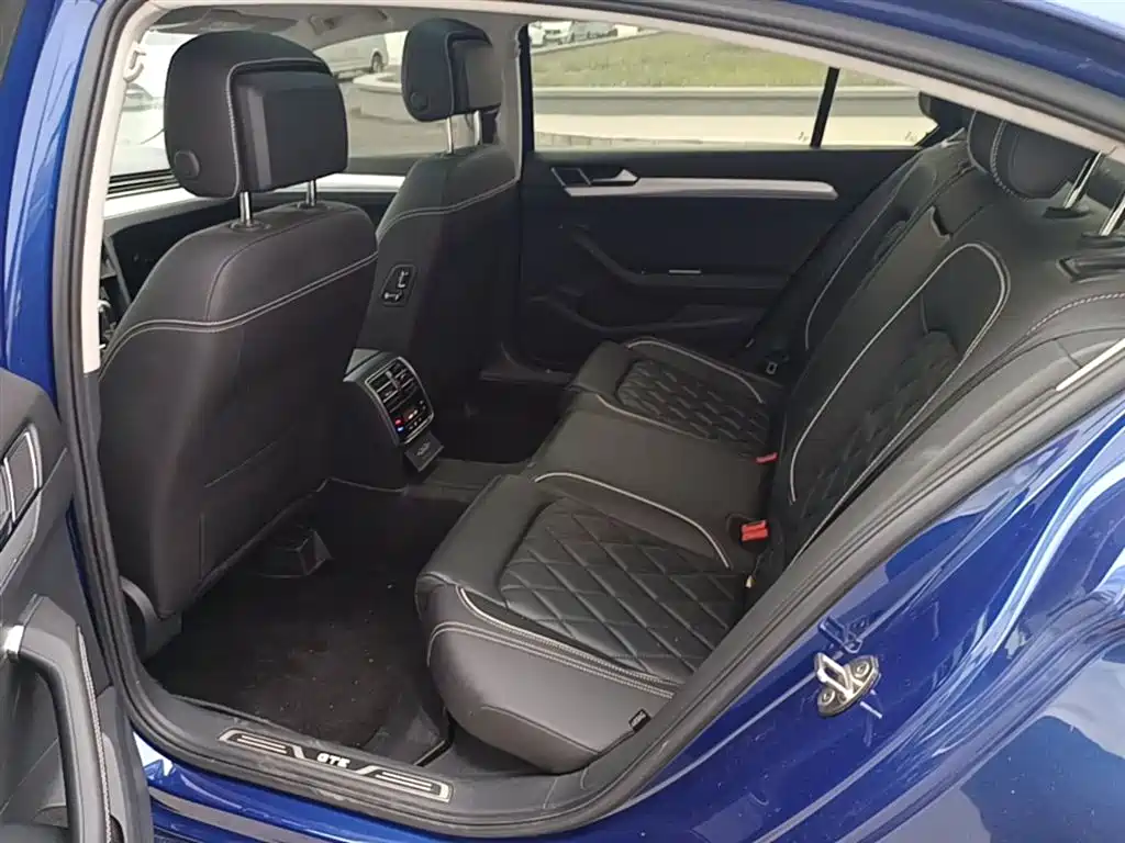VOLKSWAGEN MAGOTAN GTE PLUG-IN HYBRID