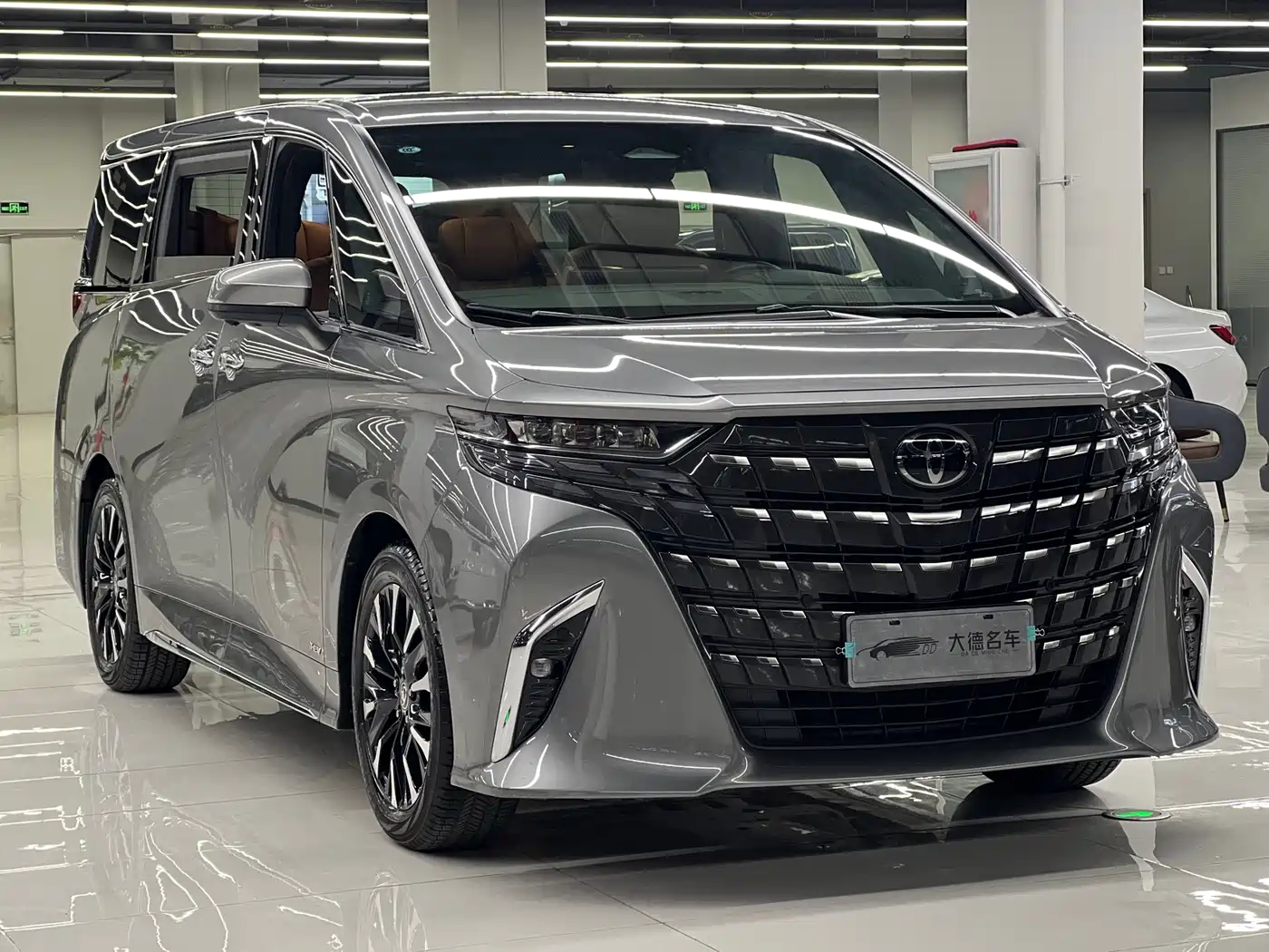 Toyota Alphard 2024 Hybrid 2.5L Ultimate Enjoyment Edition фото 3