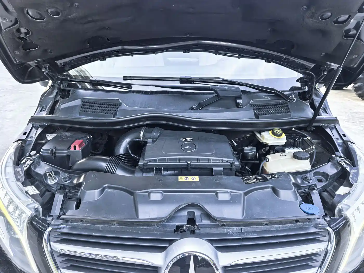 Mercedes-Benz V-Class 2017 Model V 260 L Premium Extended Edition фото 27
