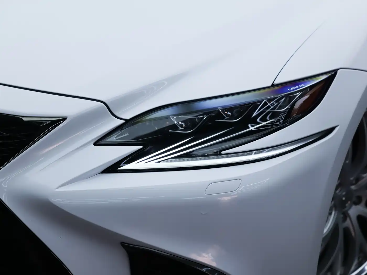 Lexus LS 2018 500h F SPORT China V фото 30