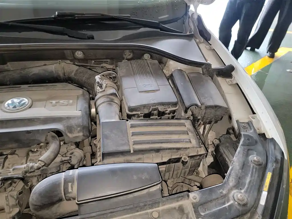 Volkswagen Passat 2014 1.8TSI DSG Executive Edition фото 23