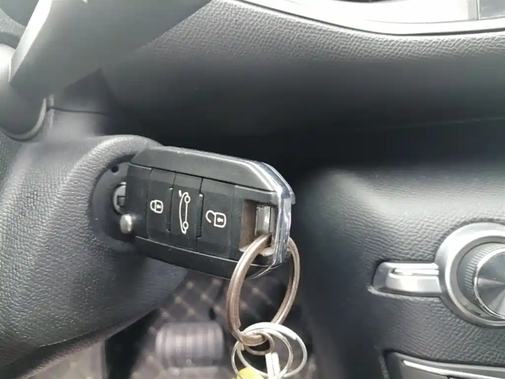 Peugeot 308S 2015 1.2T Auto Dynamic Edition фото 17