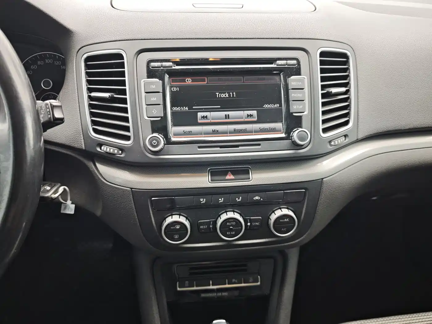 Volkswagen Sharan 2015 1.8TSI Comfort фото 16