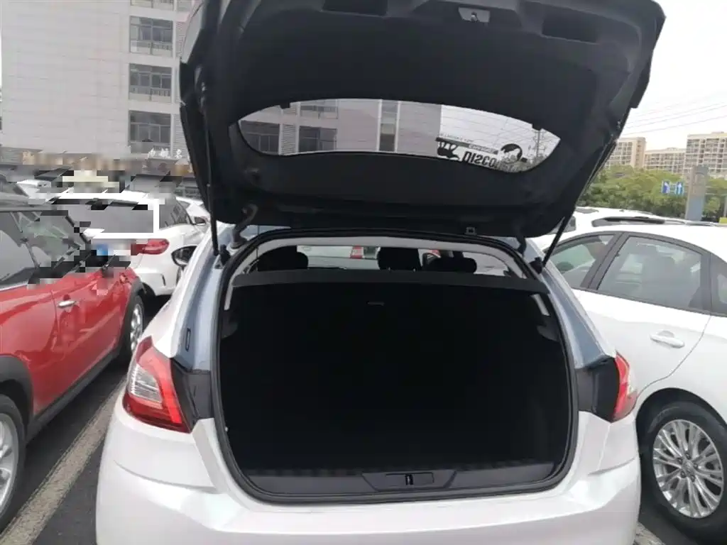 Peugeot 308S 2015 1.2T Auto Dynamic Edition фото 15