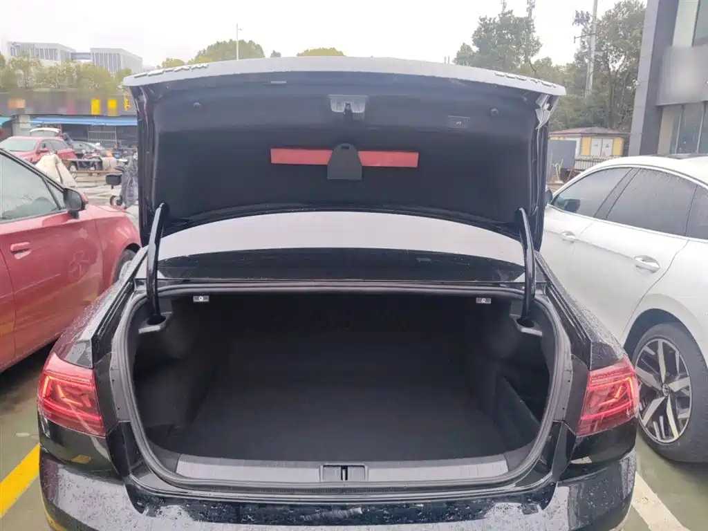 Volkswagen Magotan 2023 Model 2 Million Commemorative Edition 330TSI DSG Luxury фото 19