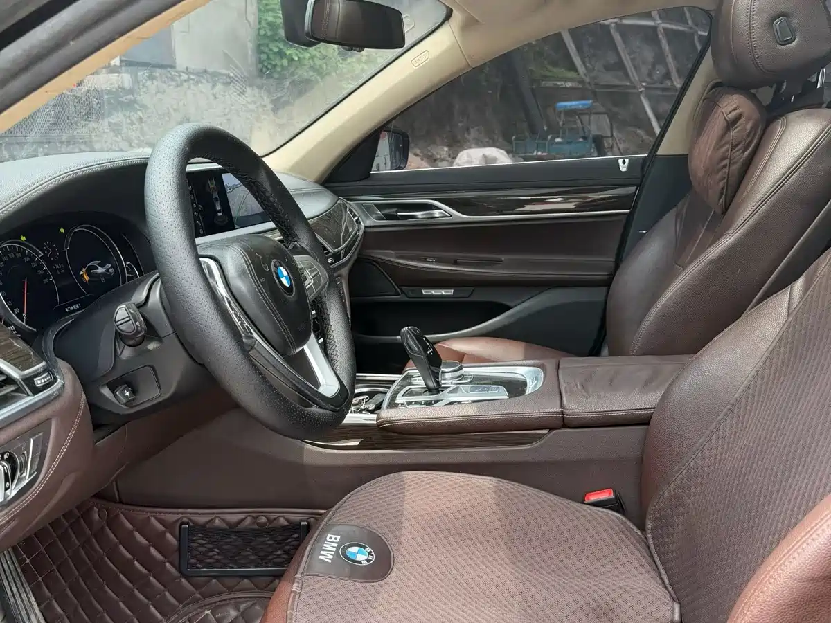 BMW 7 Series 2016 730Li Leading фото 4