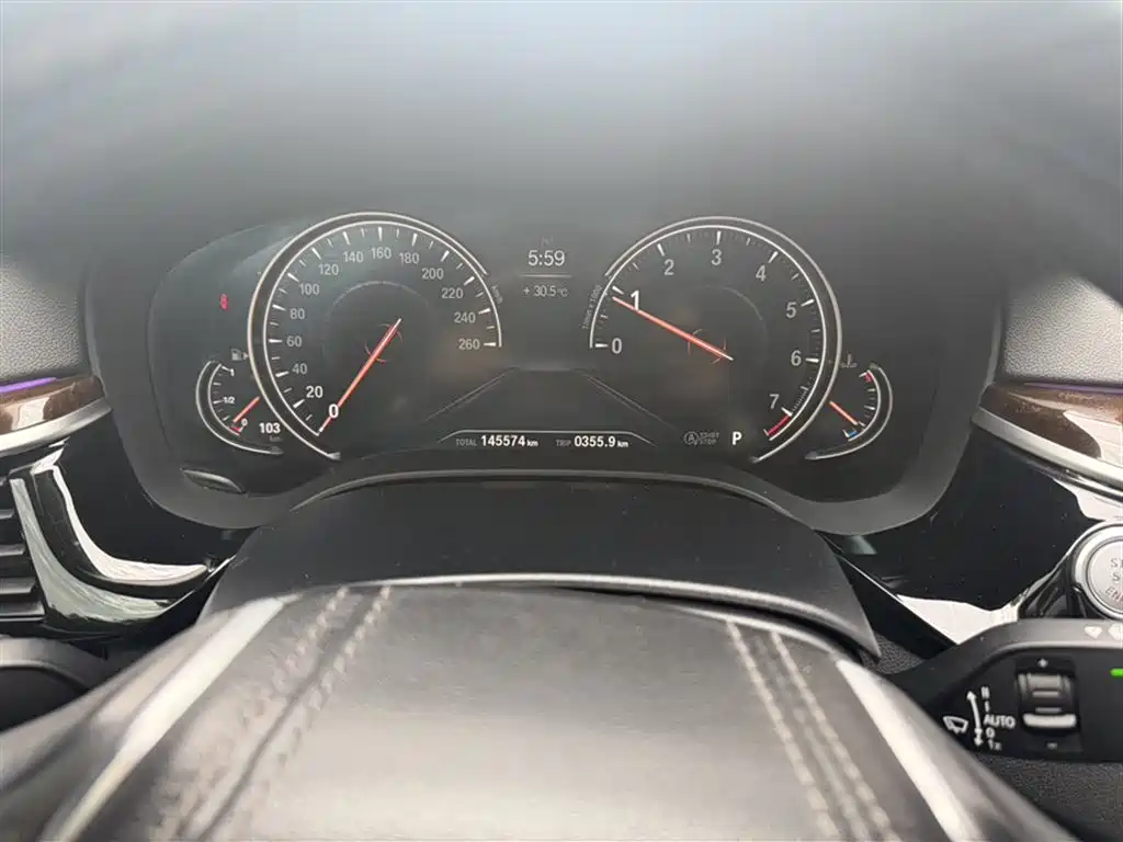 BMW 5 Series 2018 525Li Luxury Package фото 3