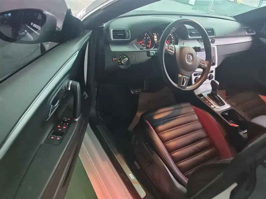 Volkswagen FAW-Volkswagen CC 2016 Model 1.8TSI Luxury фото 16