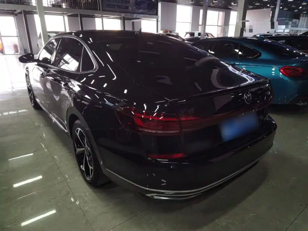 Volkswagen Passat 2023 330TSI Starlight Luxury Edition фото 5