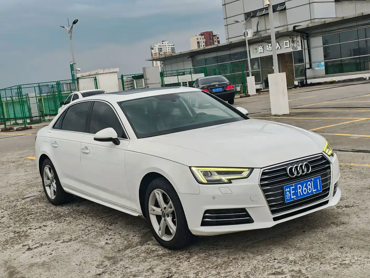 Photo 2 - Audi A4L
